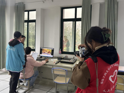 光影筑夢，愛心同行——文新青服赴迎龍中學(xué)開展公益攝影攝像志愿服務(wù)活動紀(jì)實(shí)